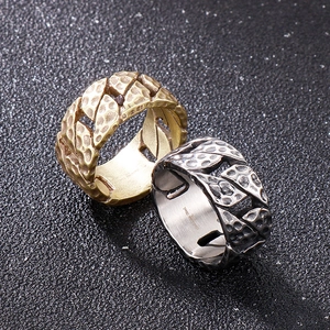Vintage stainless steel hammer texture chain rings in gold and silver finish