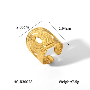 Detailed dimensions of gold hammered ring with wavy interlaced texture and spiral layers