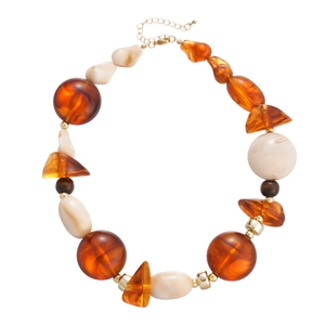 Sautoir vintage en perles acryliques avec perles de résine ambrées et crème géométriques