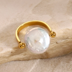 Bague ouverte en acier inoxydable doré avec une grande perle baroque blanche unique