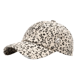 Casquette de baseball léopard avec bords effilochés et finition vintage délavée