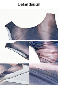 Détails d'une robe en mesh bleu et violet avec taille froncée et fermeture éclair