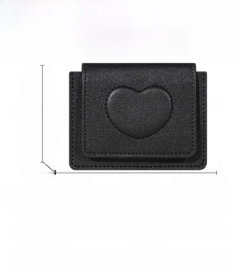 Specifiche delle dimensioni per il piccolo portafoglio in PU con cuore goffrato