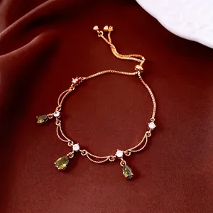 18k vergoldetes Armband mit birnenförmigen grünen Zirkon-Anhängern und verstellbarem Verschluss