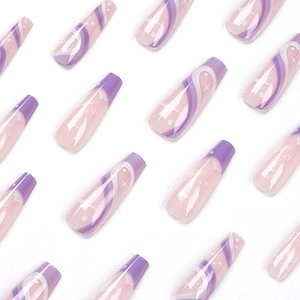 Faux ongles ballerine longs avec lignes violettes et motifs d'étoiles et lunes