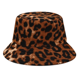 Unisex leopard print reversible bucket hat made of warm corduroy fabric for sun protection