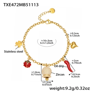 Détails du bracelet en acier inoxydable avec pendentifs piment en zircon et cloche
