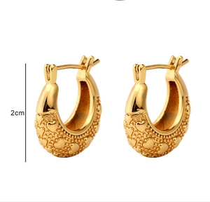 Hoop Earrings 18K Gold Plated 316L Titanium Steel Embossed Heart Pattern U Shaped Retro Minimalist Jewelry For Women