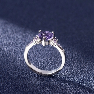 Elegant heart-shaped purple amethyst ring in S925 silver setting with side stones