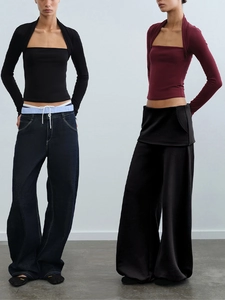 Haut ajusté en laine tencel avec design châle superposé et pantalon large à taille haute