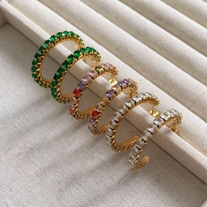 Boucles d'oreilles créoles C en acier inoxydable doré avec zircons colorés
