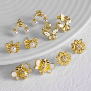 Boucles D'oreilles Puces Cuivre Plaquées Or 18K Zircon Künstliche Perle Synthétique Émail Abeille Papillon Tournesol Animal Femme