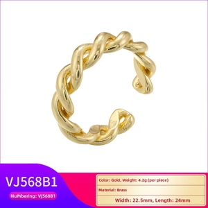 Detailed view of gold twisted rope brass ring with dimensions 22.5mm and 4.2g weight