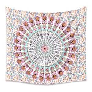 Détail de la tapisserie murale mandala colorée montrant le tissu doux et les motifs complexes