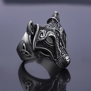 Retro stainless steel Viking wolf head ring with antique silver finish and polished details