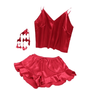Ensemble pyjama 3 pièces en satin rouge avec caraco, short à volants et chouchou assorti