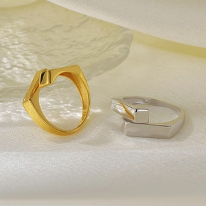 Minimalist S925 sterling silver geometric crossover rings in gold and silver finish