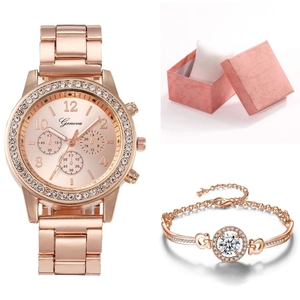 Coffret montre femme or rose avec lunette en strass, bracelet assorti et boîte rose