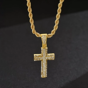 Collier hip hop chaîne torsadée dorée avec un pendentif croix serti de diamants luxe