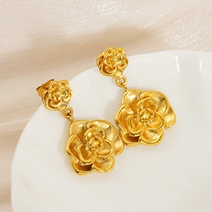 Orecchini a sospensione a rosa in acciaio inossidabile placcato oro 18K eleganti