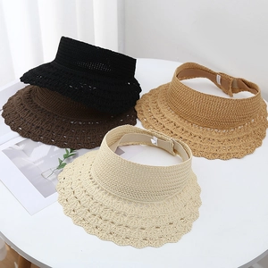 Visière en tricot ajouré pour femme en quatre couleurs avec large bord ondulé d'été