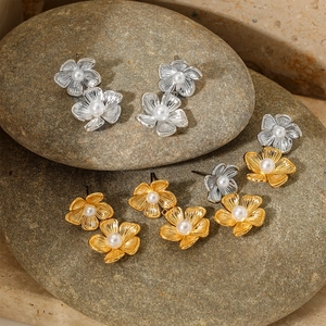 Blumenohrringe Edelstahl Künstliche Perle Floral Vintage Vergoldet Mode Schmuck Für Damen Elegantes Accessoire