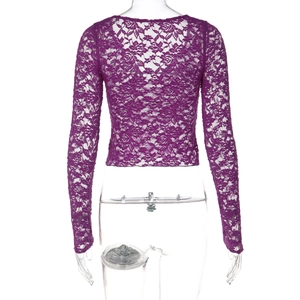Vue arrière du haut à manches longues en dentelle violette avec motifs floraux fins