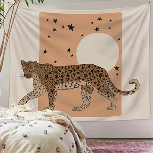 Böhmischer Wandteppich mit Leopard, Sternen und Mond auf hellrosa Hintergrund