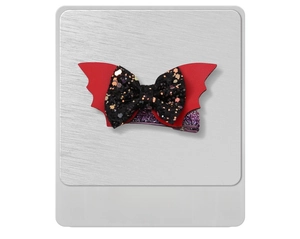 Weight display of bat wing hair clip with black sequin bow showing 5.2g on scale
