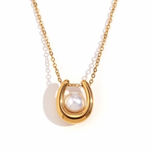 18K gold plated stainless steel U-shaped horseshoe pendant necklace with white pearl
