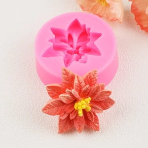 Moule en silicone rose pour créer des fleurs de poinsettia en fondant et décors de gâteaux