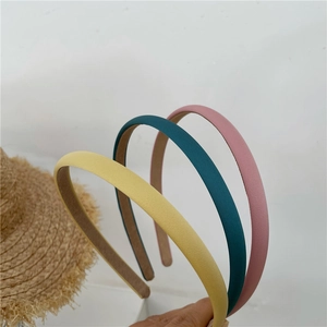 Minimalist fabric hairbands in yellow, green, and pink colors with summer straw hat
