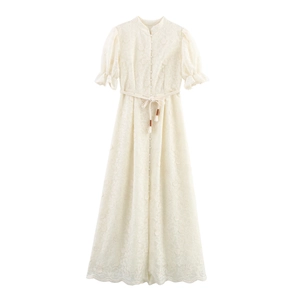 Robe Maxi En Dentelle Florale Ivoire Style Vacances Françaises Avec Boutons En Künstliche Perles Manches Bouffantes Courtes Et Ceinture Tressée