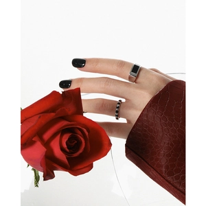 Minimalist S925 sterling silver open rings set with black drip glaze on elegant model hand