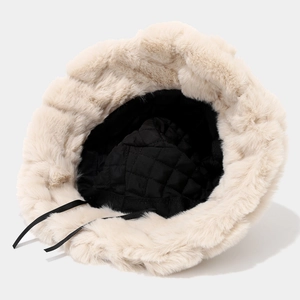 Chapeau bob chic en fausse fourrure épaisse blanc crème avec doublure matelassée