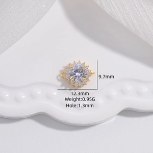 Pendentif flocon en argent S925 serti de zircons blancs sur plateau à vagues