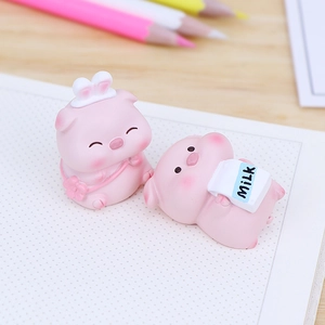 Cute pink resin mini pig figurines for office desk and car dashboard decoration