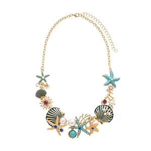 Collier thème marin avec pendentifs étoile de mer coquillage corail et perles