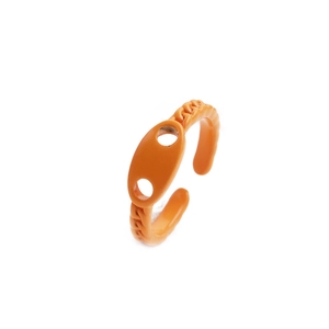 Orangefarbener Emaille-Ring mit Schweinenasen-Design und Gliederketten-Textur