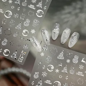 Weihnachts-Nagelaufkleber mit geprägten silbernen Rentier- und Schneeflocken-Motiven