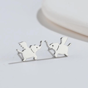 Boucles d'oreilles minimalistes en acier inoxydable argenté en forme d'éléphant volant