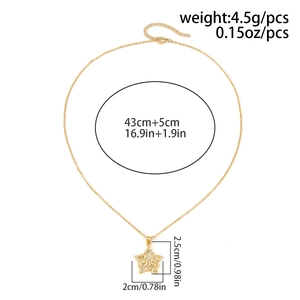Detailed view of Mama star pendant with dimensions 2x2.5cm and 4.5g weight info