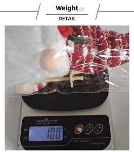 Misurazione dettagliata che mostra il peso di 100g dello gnomo natalizio di peluche