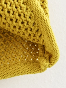 Gilet in maglia grossa giallo senape senza maniche da donna con motivi di maglia testurizzati