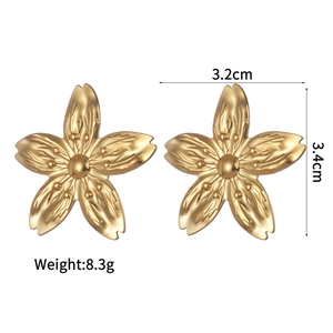 Detail view of gold floral earrings with dimensions 3.2cm by 3.4cm and weight 8.3g
