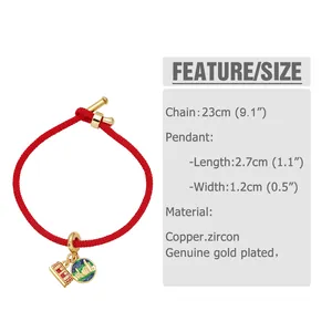 Dettaglio macro del bracciale rosso con catena da 23cm e pendente placcato in oro vero