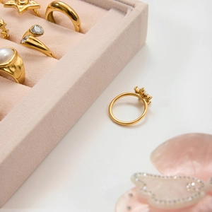 Elegante anello d'oro con zircone bianco e vari stili di gioielli di moda di lusso