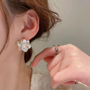 Elegant gold flower stud earrings with white pearl petals for women's fashion jewelry