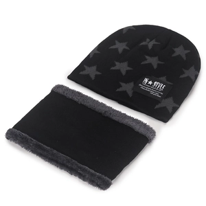 Conjunto de gorro de punto y bufanda de invierno con patrón de estrellas y forro polar