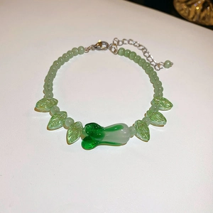 Groene kralenarmband van kattenoogsteen met koolhanger en verstelbare zilveren ketting